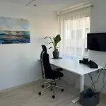 Miracle House 160qm Terrasse, Parkplatz & Internet 100mbit -self Check In- *