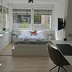 Miracle House 160qm Terrasse, Parkplatz & Internet 100mbit -self Check In- *