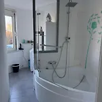 Miracle House 160qm Terrasse, Parkplatz & Internet 100mbit -self Check In- *