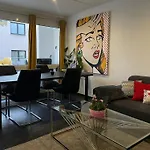 Miracle House 160qm Terrasse, Parkplatz & Internet 100mbit -self Check In- Διαμέρισμα *