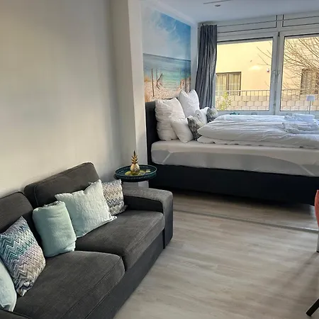 Miracle House Mit Terrasse, Parkplatz & Top-ausstattung In Леонберг