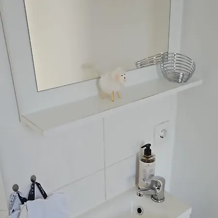 Appartement Miracle House Mit Terrasse, Parkplatz & Top-ausstattung In Leonberg