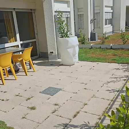 Miracle House Mit Terrasse, Parkplatz & Top-ausstattung In Леонберг