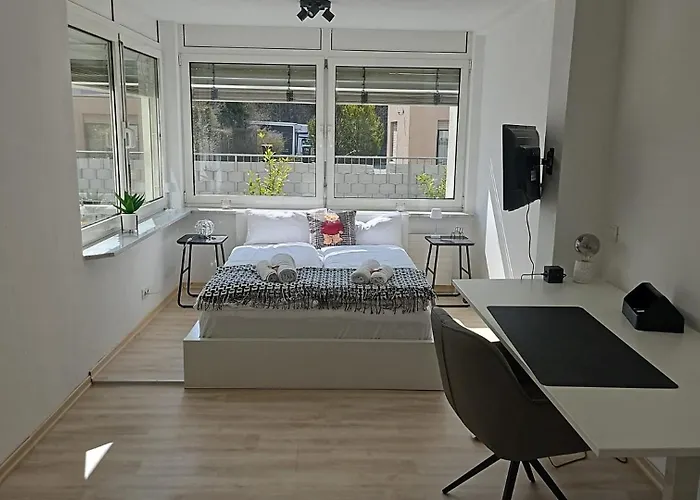 Miracle House 160Qm Terrasse, Parkplatz & Internet 100Mbit -Self Check In- *